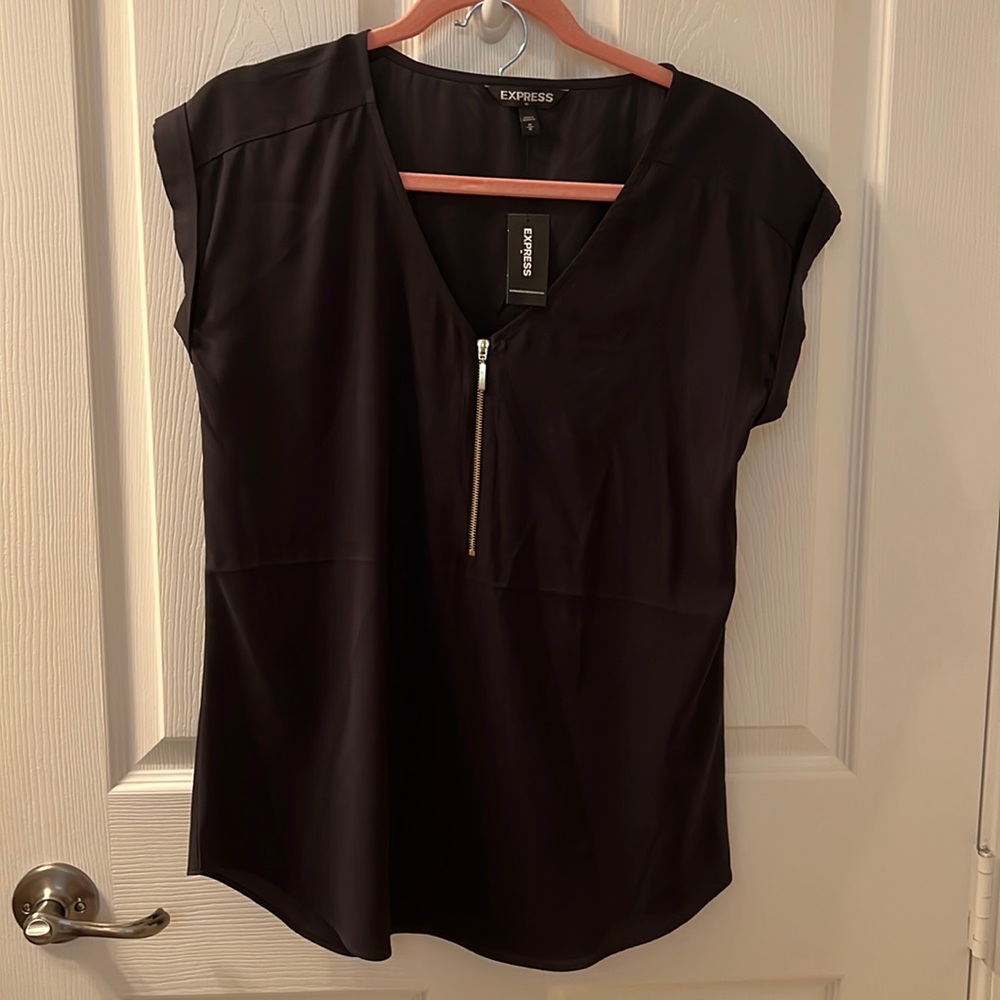 Express size M cap sleeve noise with 1/2 zipper front MWT